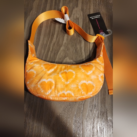 Neon orange tiedye heart crossbody bag - Picture 1 of 3